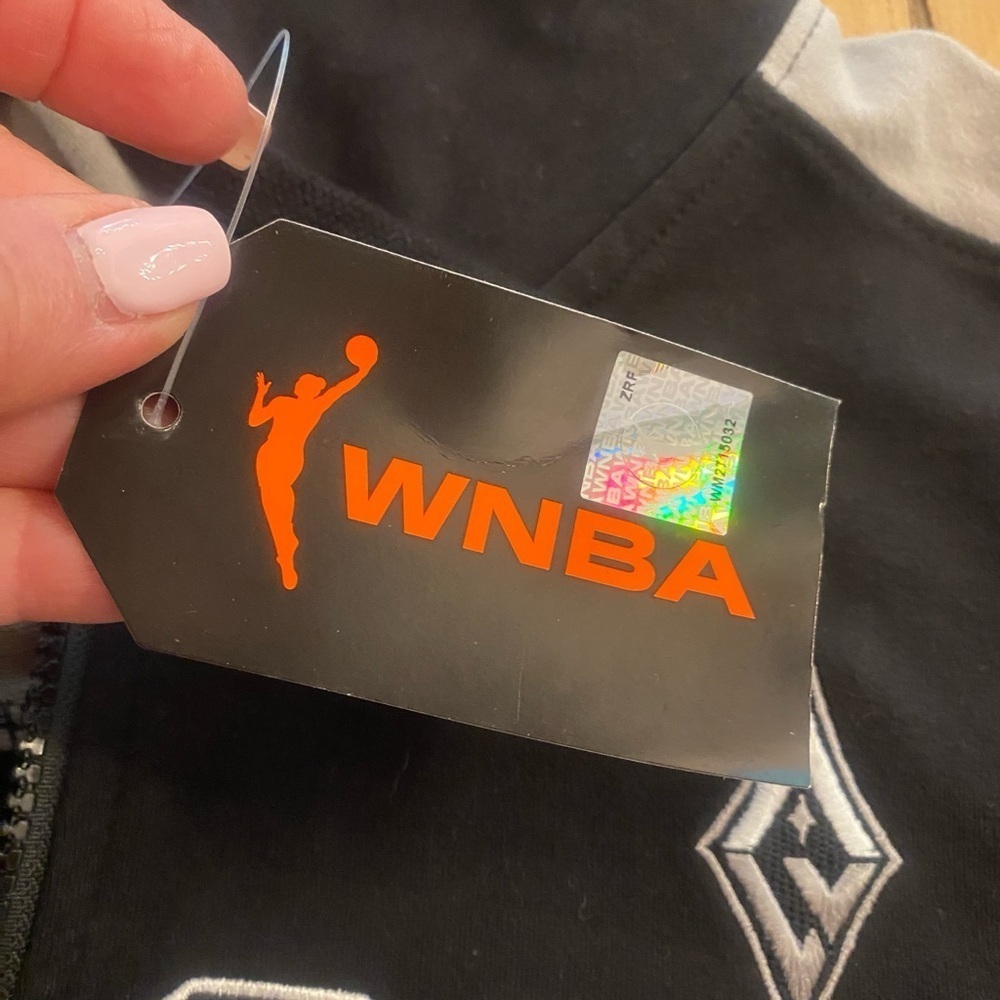 A’ja Wilson #22 WNBA Hoodie Zip Up Sweatshirt New Size Medium - Picture 5 of 14